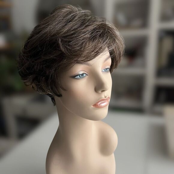 Synthetic Fashion Wig. Jon Renau. O’so’Lite. Brown with 10% gray. Sz: Avg - Picture 4 of 10